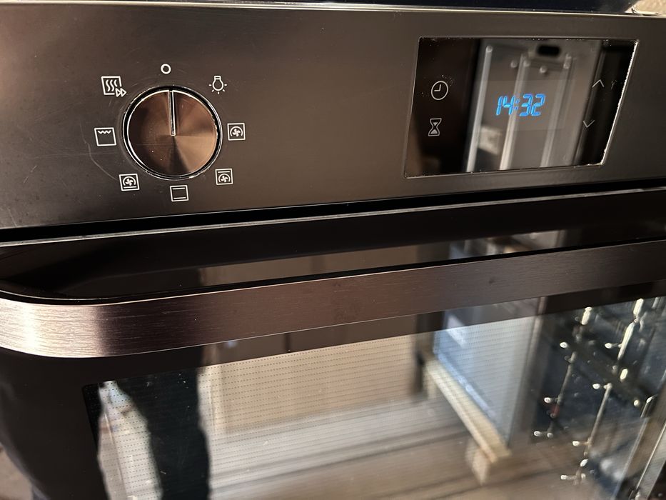 Духовка чорна Samsung (Малайзія)