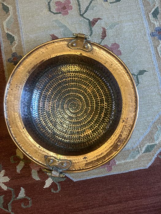 Uma braseira de cobre