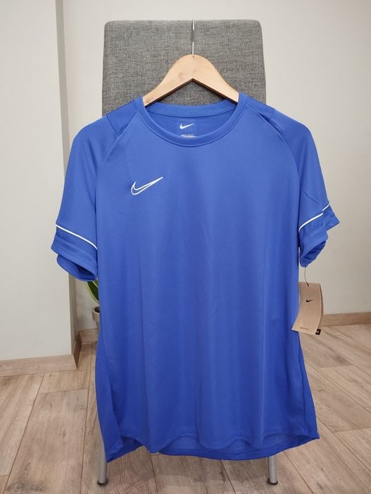 Лонгслів футболка Nike XL
Футболка Nike dri fit aca