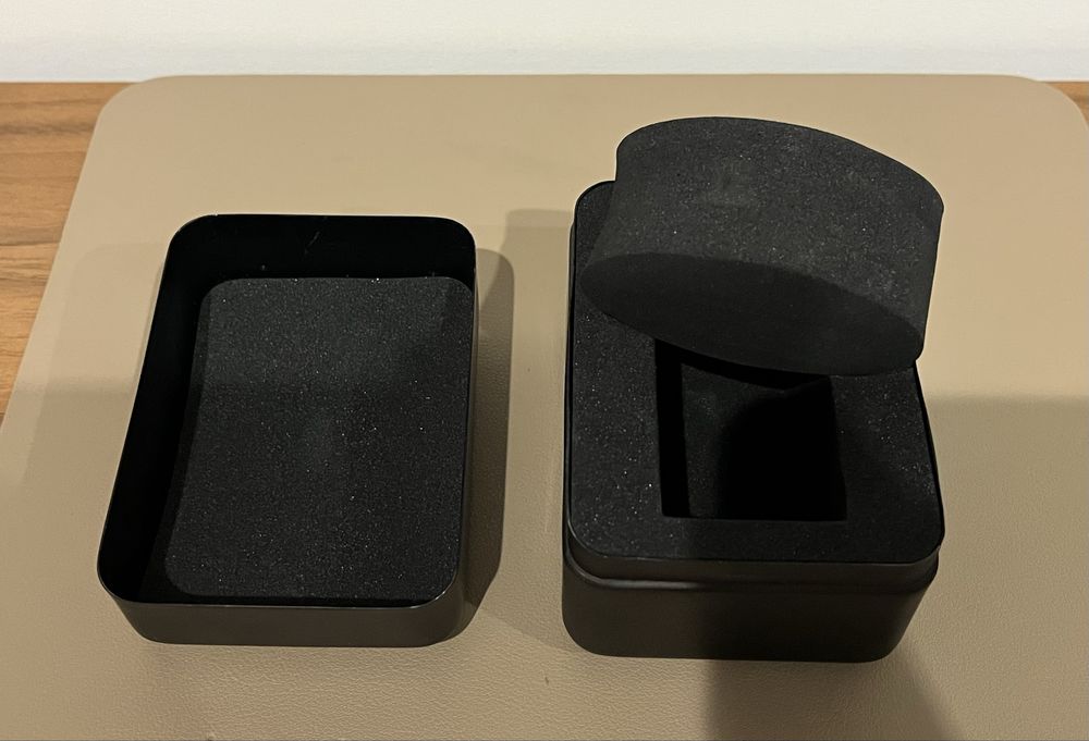 Caixa relógio Emporio Armani - metal