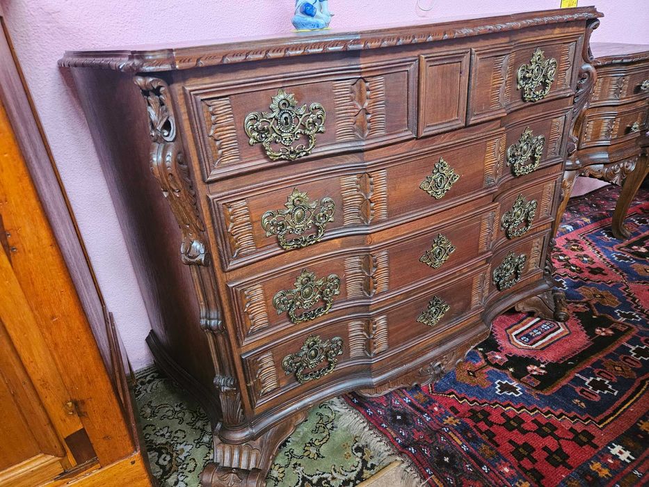 Cómoda antiga em madeira maciça - Restaurada