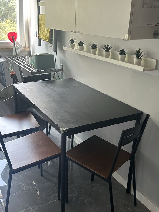 Conjunto mesa e 4 cadeira ikea em perfeito estado