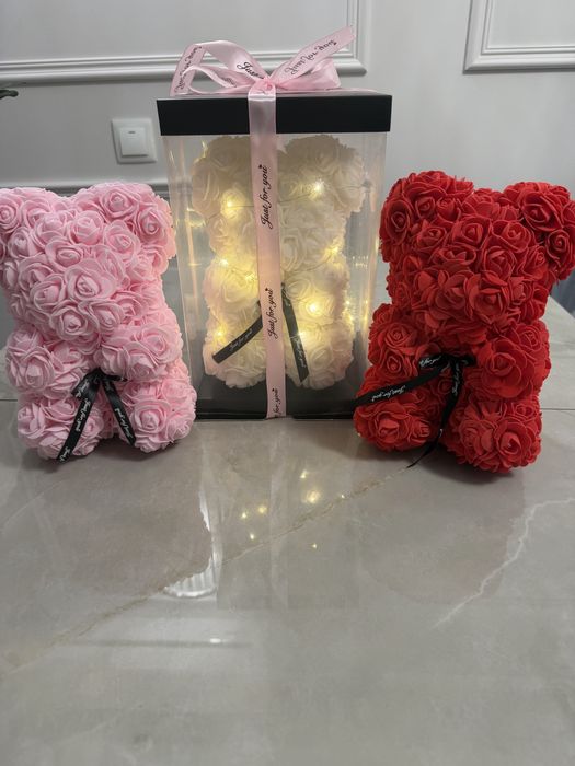 Відмідь з троянд ведмедик подарунок на день закоханих