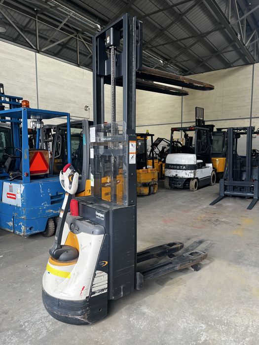 Stacker Elétrico Elevação dupla