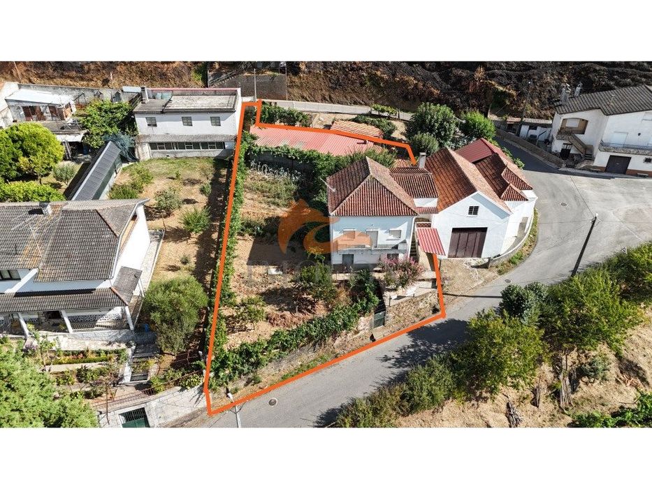 Casa com jardim em Pomares, Arganil
