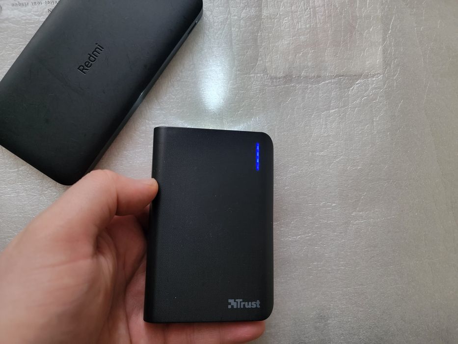 Power Bank Xiaomi Redmi 10000 mAh.Подарок Trust 8800mAh.Б/У.
