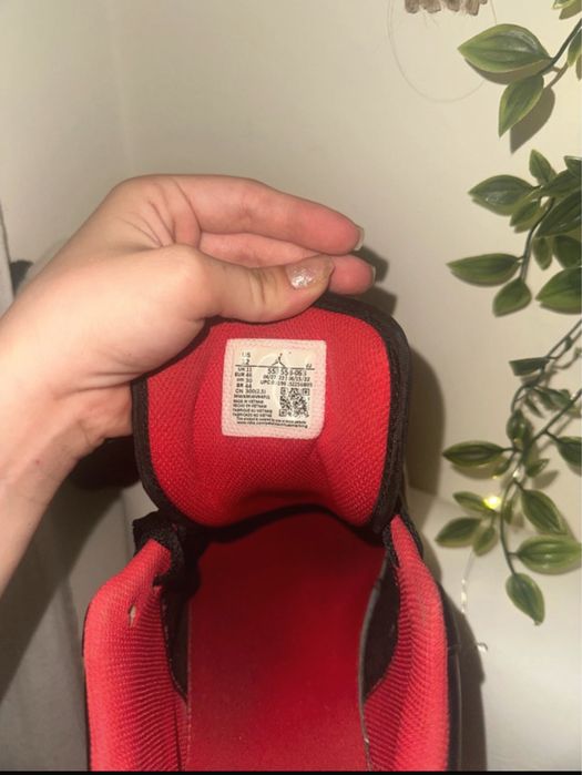 Air Jordan - Nike vermelhas e pretas 46