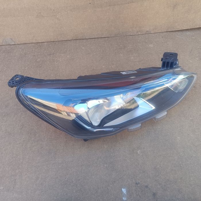Ford focus MK4 lampa lewa przód