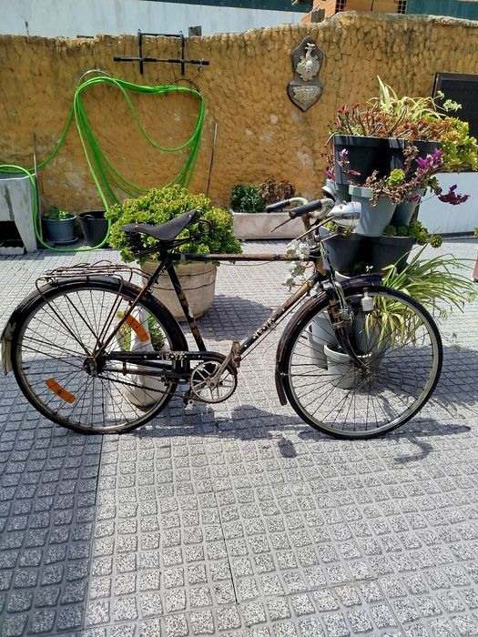 Bicicleta antiga pastelaria tudo original