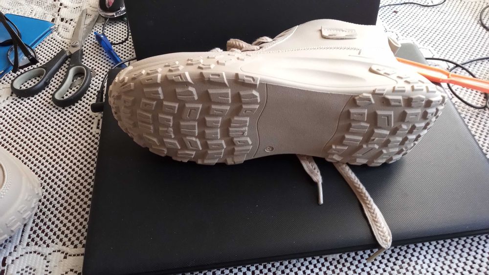 Sprzedam nowe Damskie Sneakersy rozmiar 42/UE 41 wkł.26 cm.