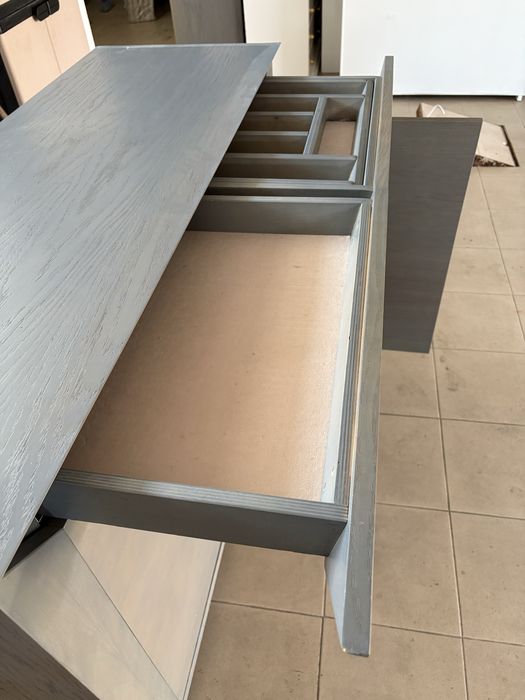 Movel com 2 portas e 2 gavetas