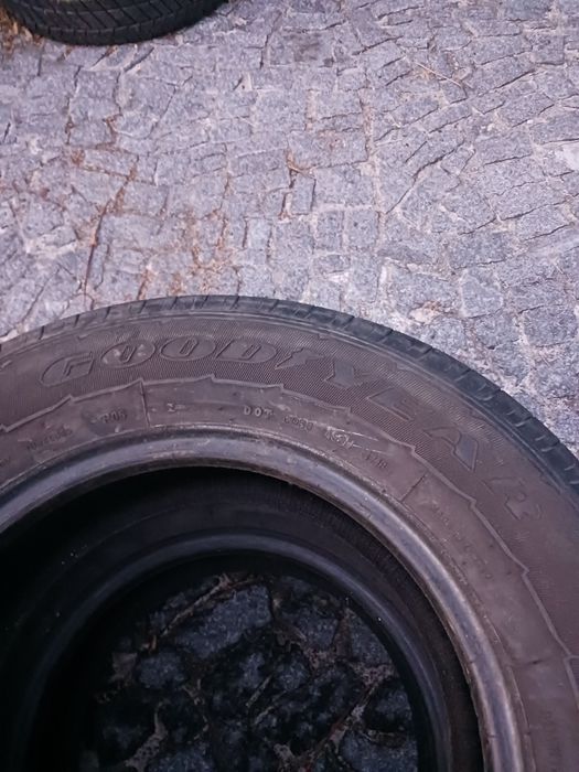 Vendo pneus semi-novos 235/65/16 C Goodyear