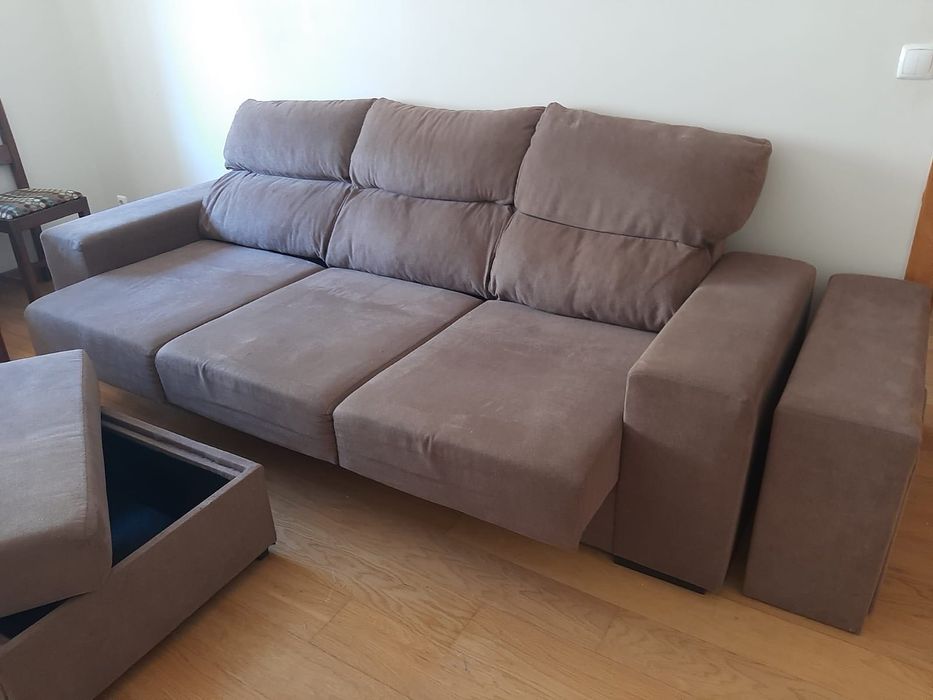 Sofá de 3 lugares com chaise longue com arrumação e bancos de apoio