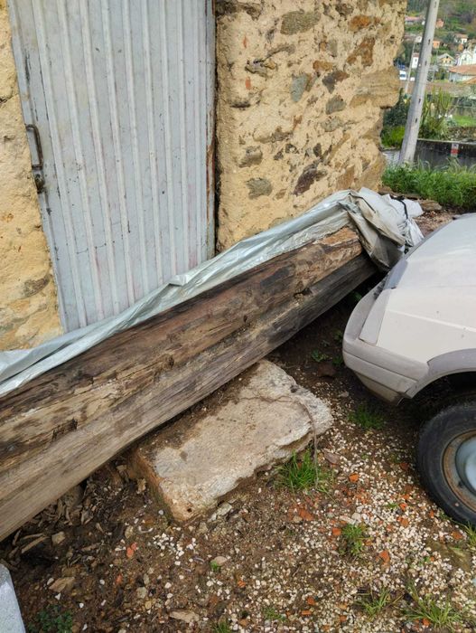 Well-preserved century-old wooden beams, nail-free.64176752035841121