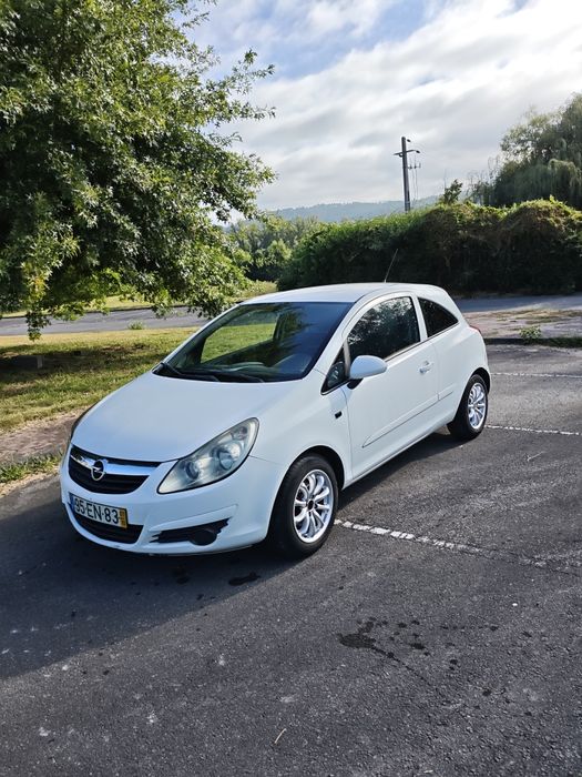 Opel Corsa D comercial