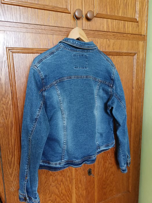Kurtka jeansowa.