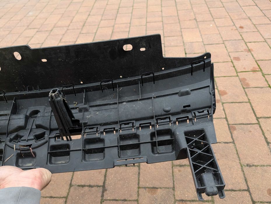 vw caddy 2k7 lift 21- osobowy grill oryginał Ładny Stan