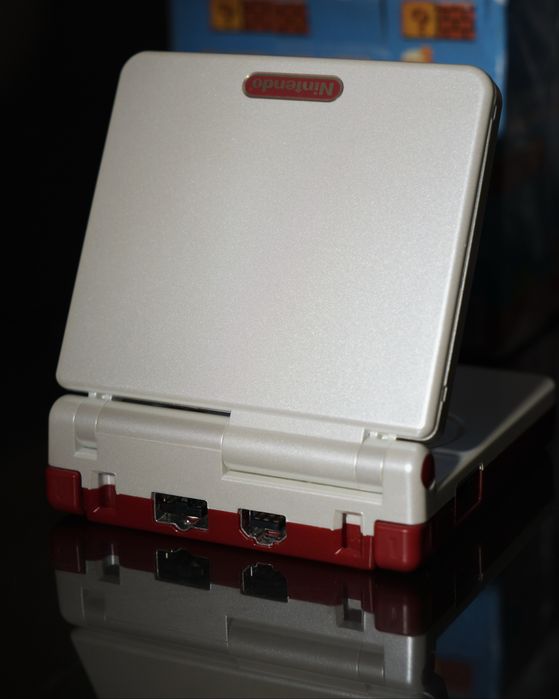 Gameboy Advance SP FAMICOM COLOR