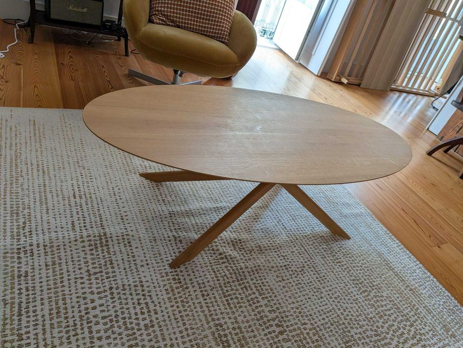 Mesa de centro oval Ethnicraft Mikado – carvalho maciço – excelente estado