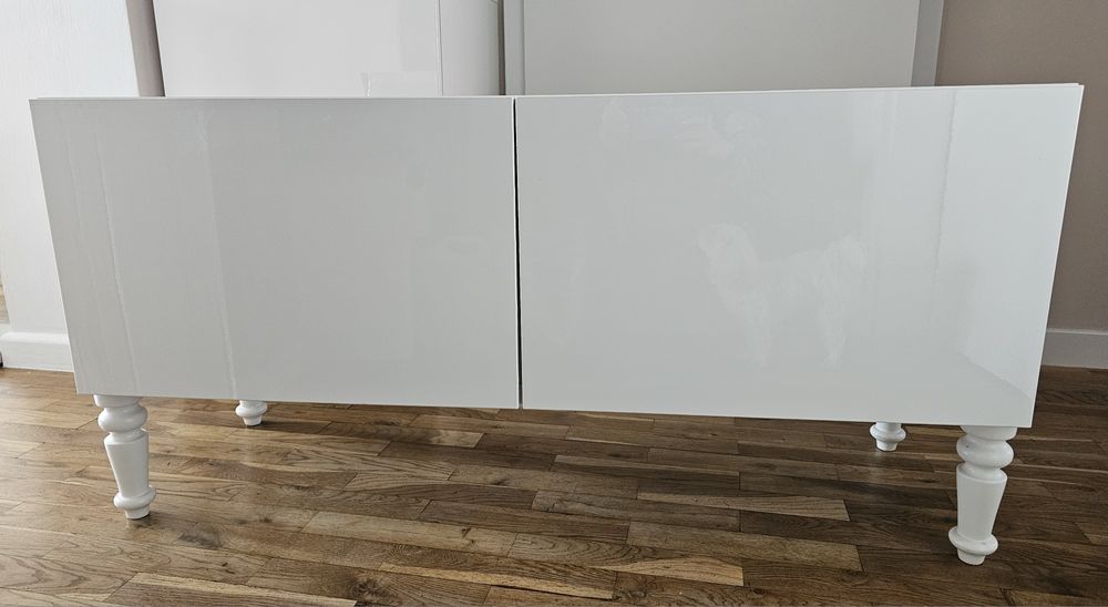Ikea Besta na nóżkach lakierowane drzwiczki