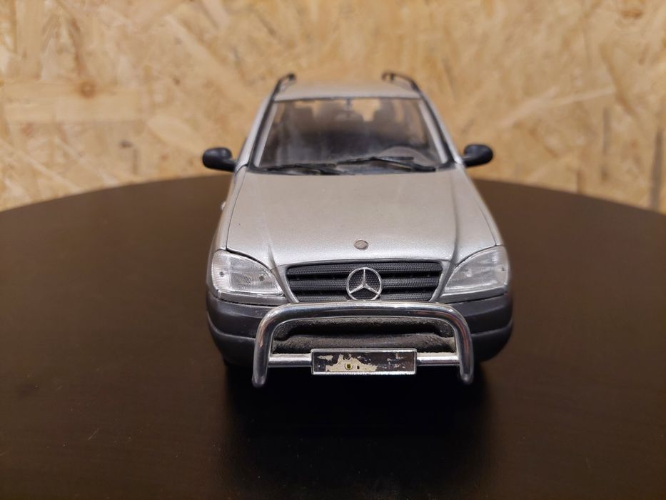 Model 1:18 Mercedes ML320 Maisto