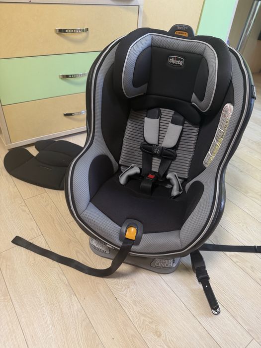 Автокрісло Chicco NextFit ZIP від 2,2 кг до 29,4 кг.