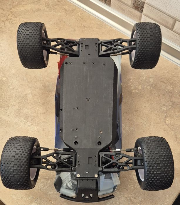 Радіокерована машинка Maverick Strada XT Evo 1/10 4WD + 4 акумулятори!