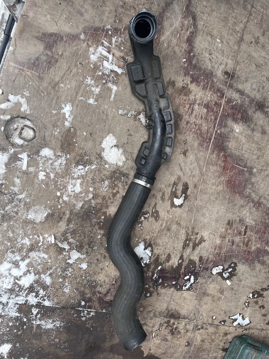 Патрубок інтеркулера на Рено Мстер 2.5