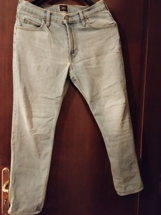Várias calças de homem