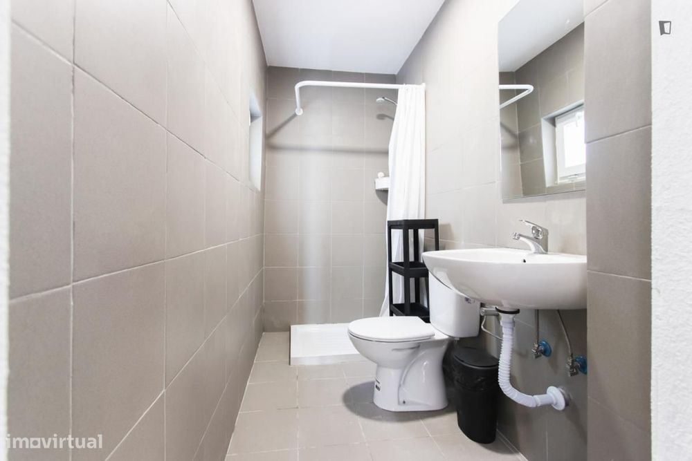 Quarto - localizado em Alameda Lisbon