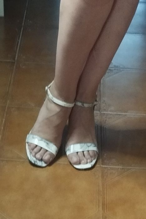 Sandálias com tira e fivela PRIMARK