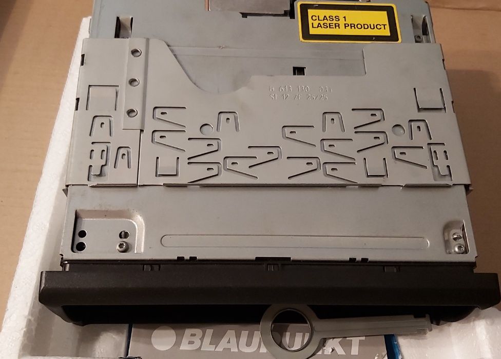 Auto Rádio BLAUPUNKT Novo sem frente