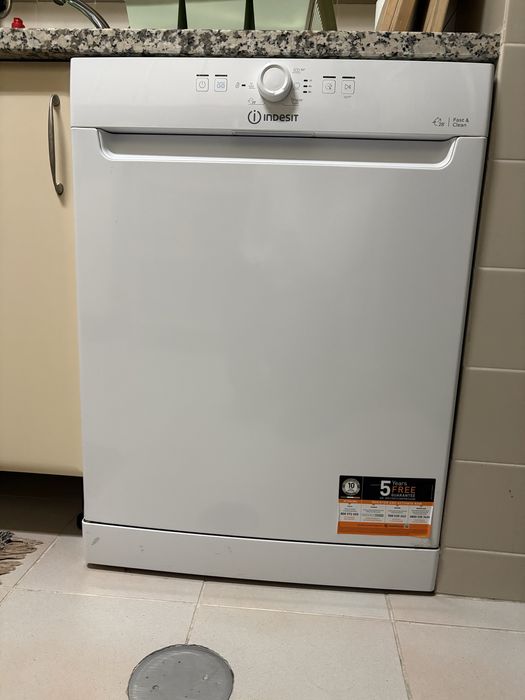 Maquina de lavar loiça indesit