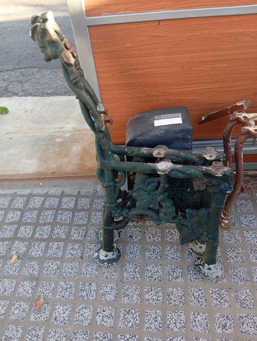Bancos de jardim em ferro