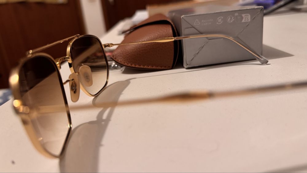 Óculos Ray Ban unissex.