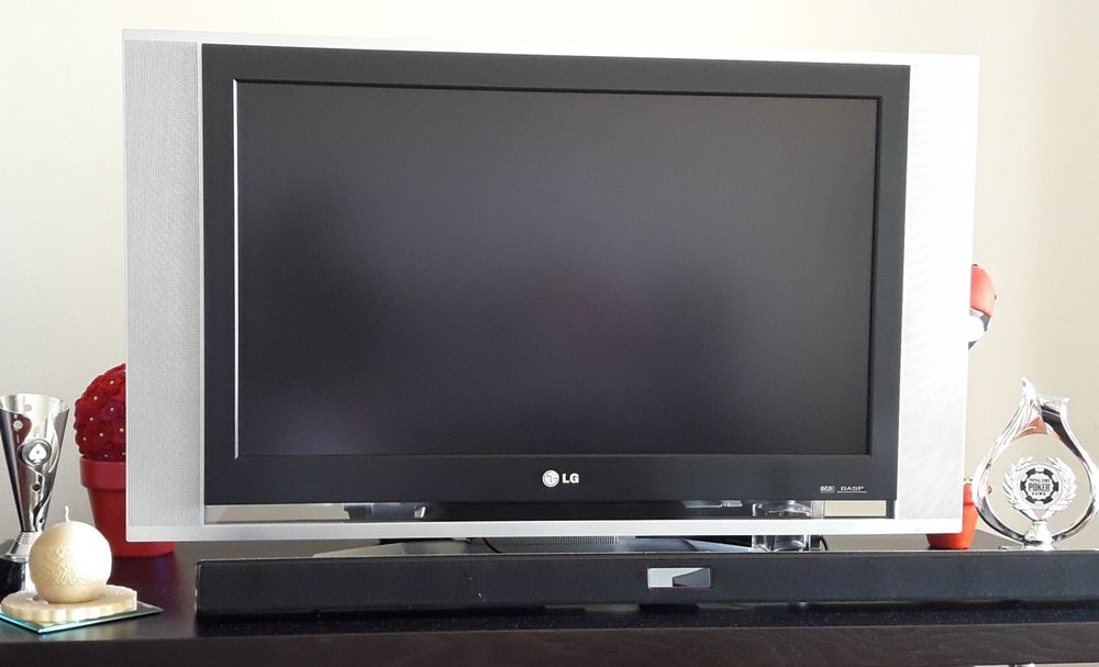 LG LCD Screen, 93x54 cm, 80% of Screen Area64551459396353124