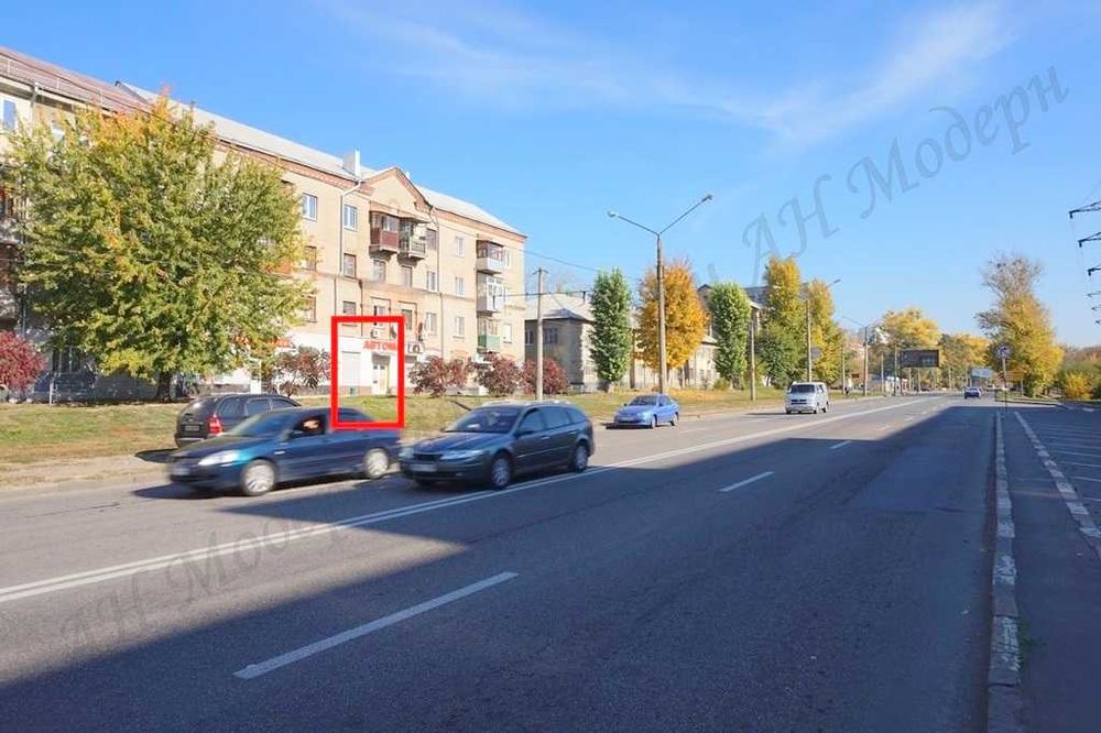 Фасадний магазин недалеко від ТРК Французький бульвар