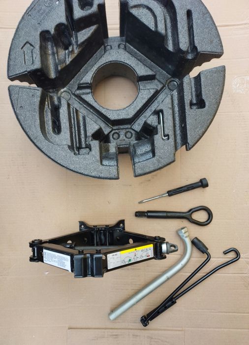 Домкрат ключ крюк Volkswagen Polo Seat Ibiza 18 - 26 роки