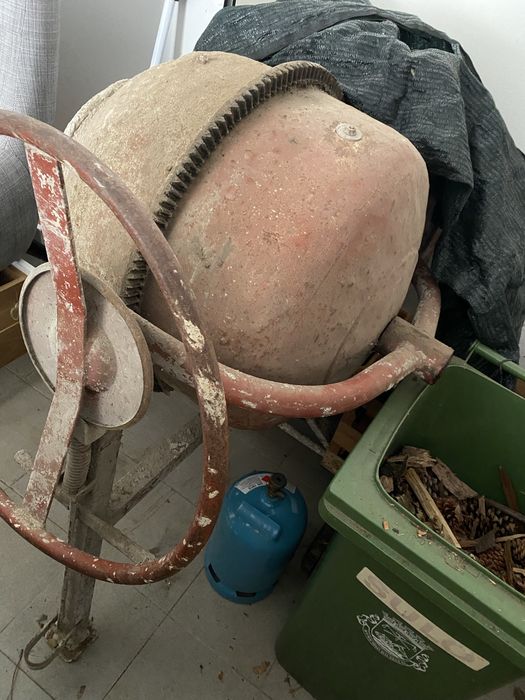 Betoneira Obras Usada