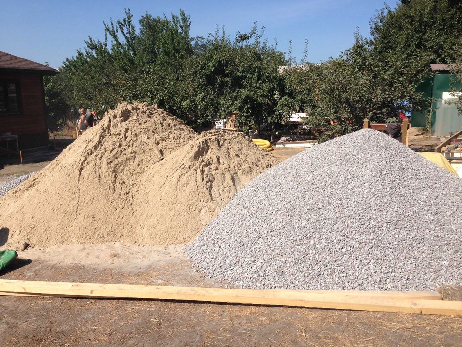 Шлак, песок, бут, щебень, отсев, чернозем, глина. Вывоз мусора.