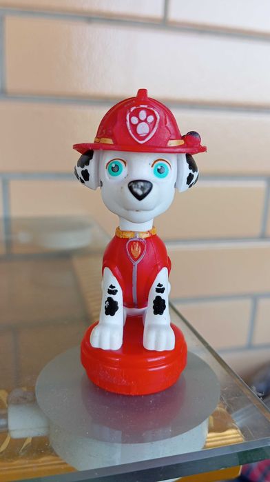 Various collectible figures64586295822082122