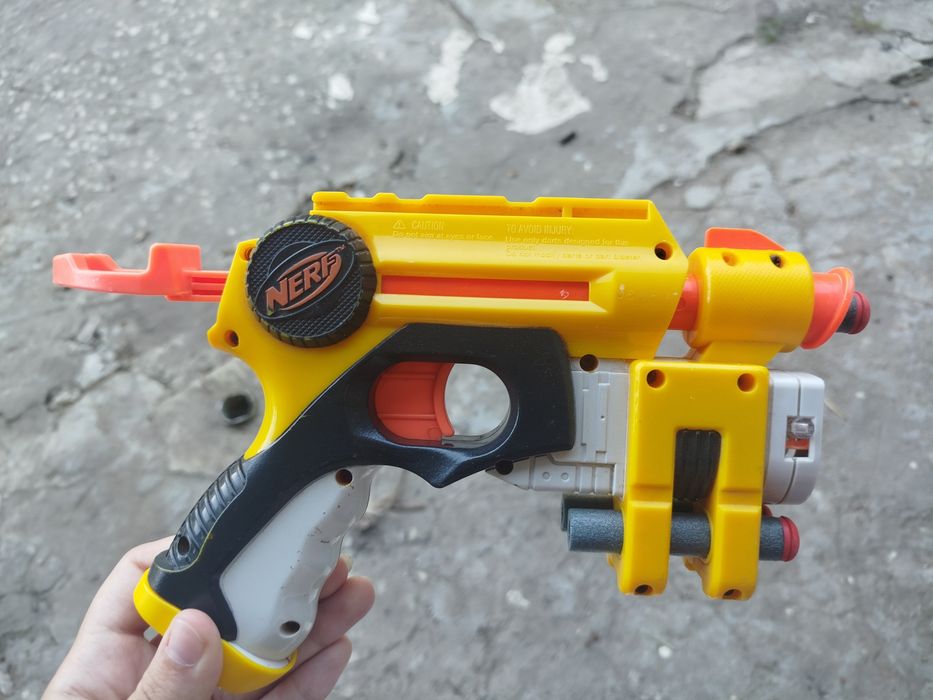 Nerf amarela bonita