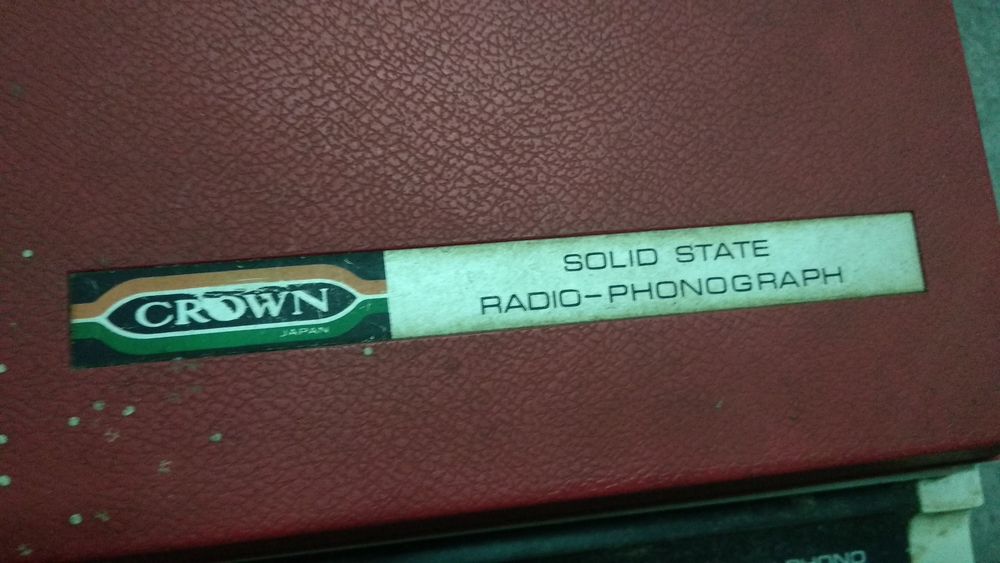 Giradiscos e radio vintage Crown meados anos 1960