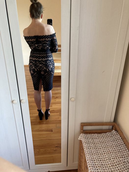 Elegancka koronkowa sukienka