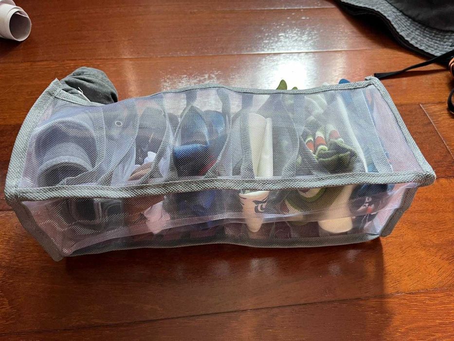 2 organizadores diferentes de roupa