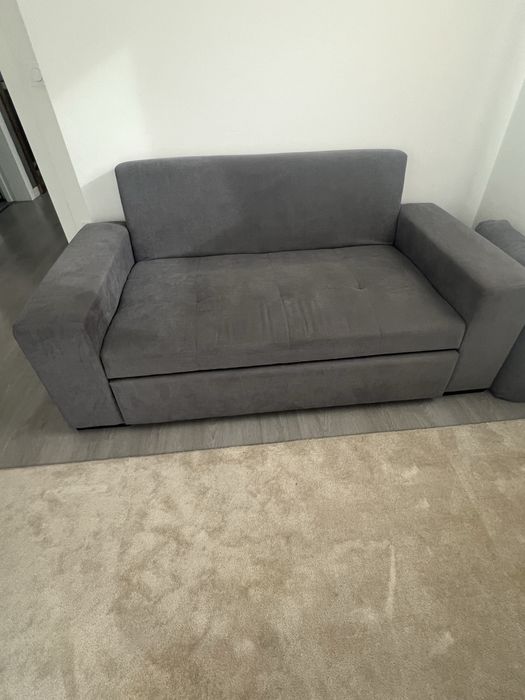 Sofa cama em tecido cinzento