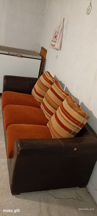 Sofá de três lugares