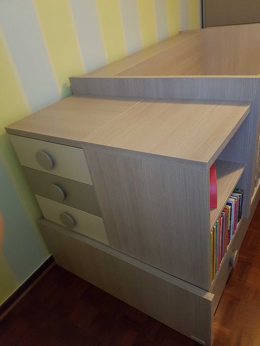 Cama transformável com gaveta