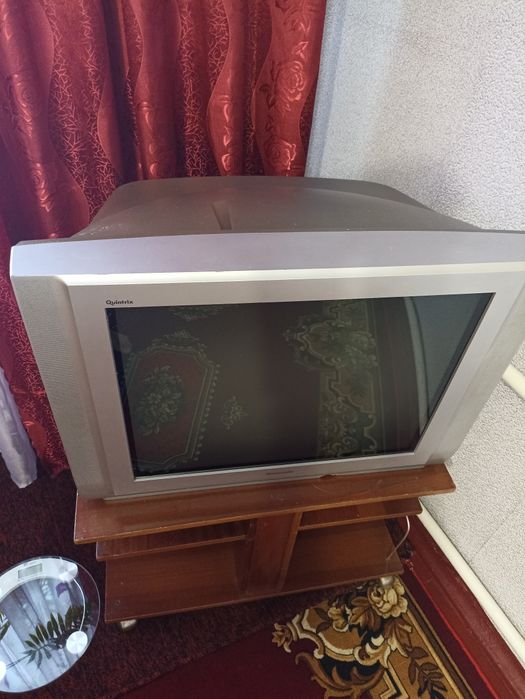 Телевізор у відмінному працюючому стані