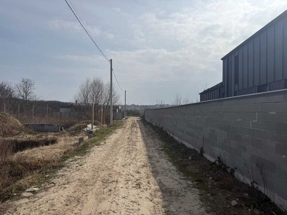 Продаж ділянки 11 сот у селі Хотів по вул.Паркова, світло, газ, асфальтований заїзд.